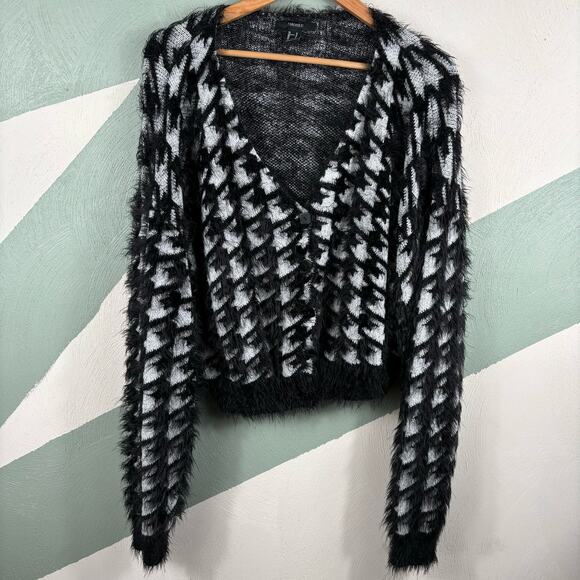 Forever 21 Women's Fuzzy Knit Houndstooth Cardigan Sweater‎ Medium - Picture 9 of 10